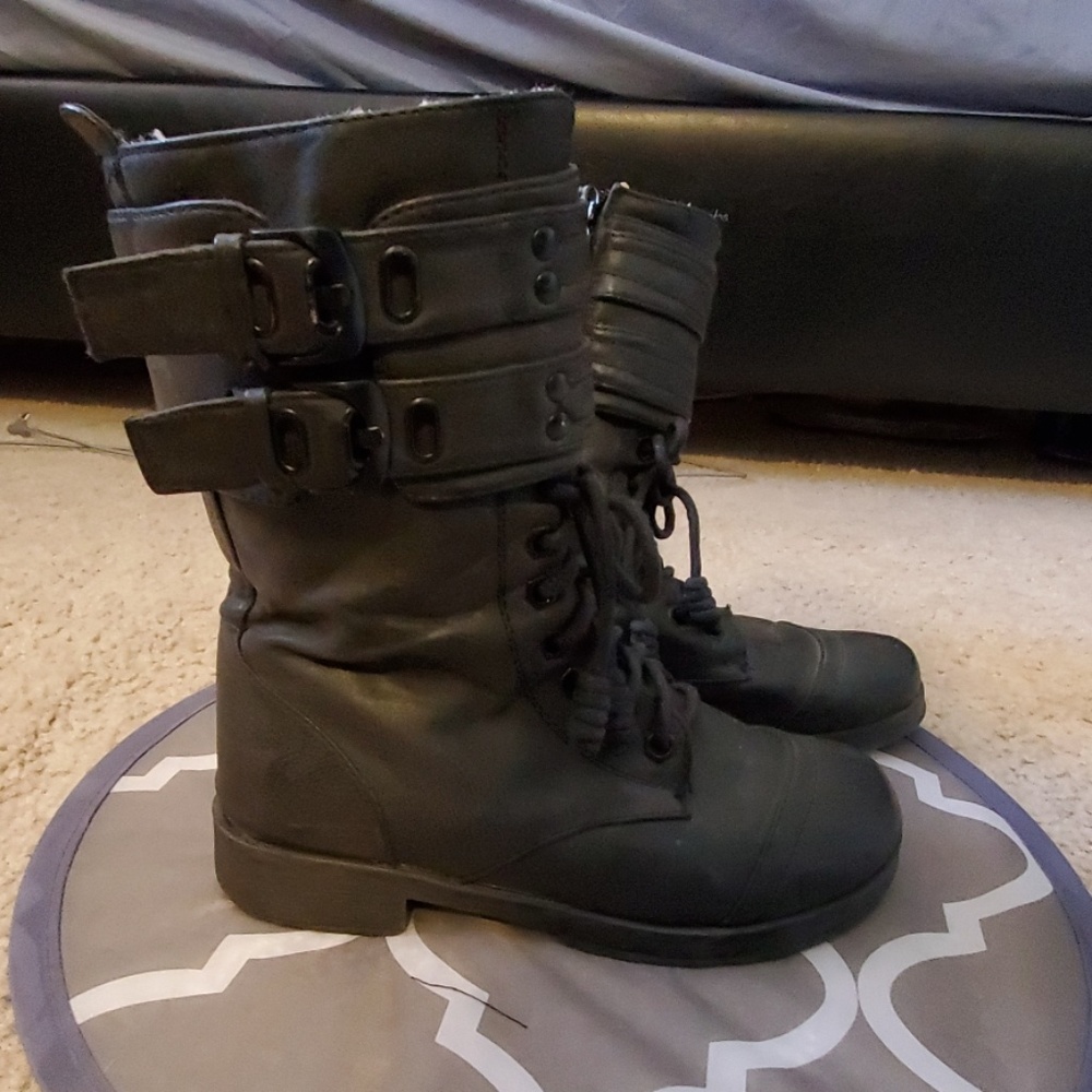 Boots - Picture 4 of 8